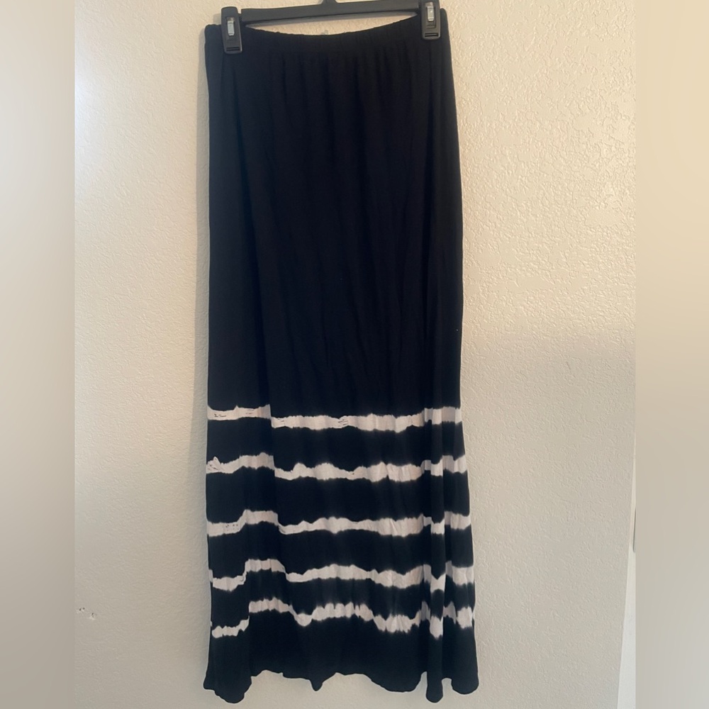 Tryst Black and white tie dye maxi skirt size medium